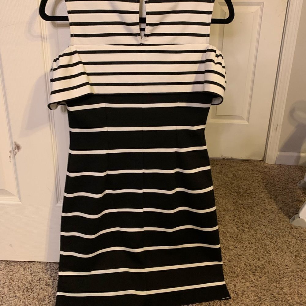 Vince Camuto Cold Shoulder Dress White and Black Striped Keyhole back - Picture 3 of 11